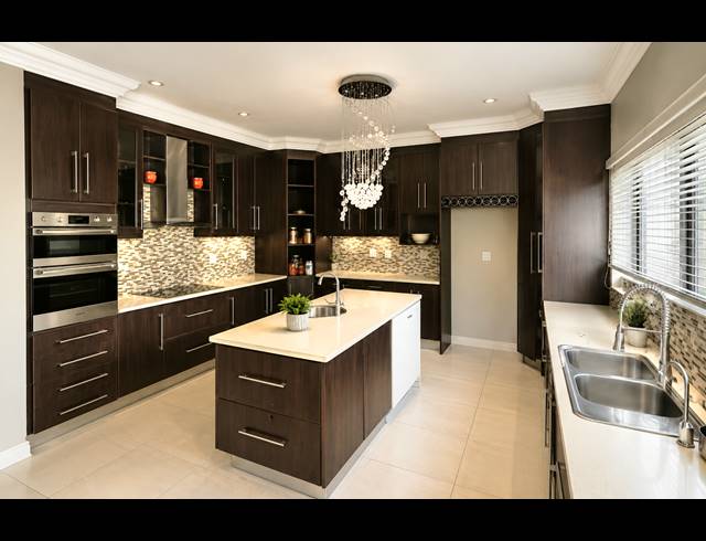 6 BEDROOM GOLF ESTATE FOR SALE IN BLUE VALLEY GOLF ESTATE
